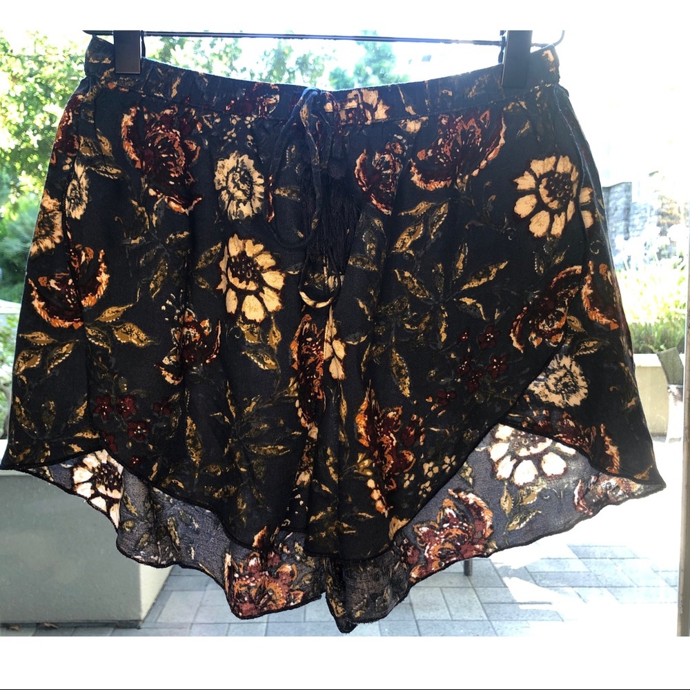 Abercrombie&Fitch XS Floral Flow Shorts navy blue bohemian